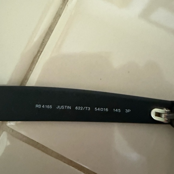 Ray-Ban polarized Justin wayfarer. Excellent condition. No scratches Authentic - Picture 3 of 3